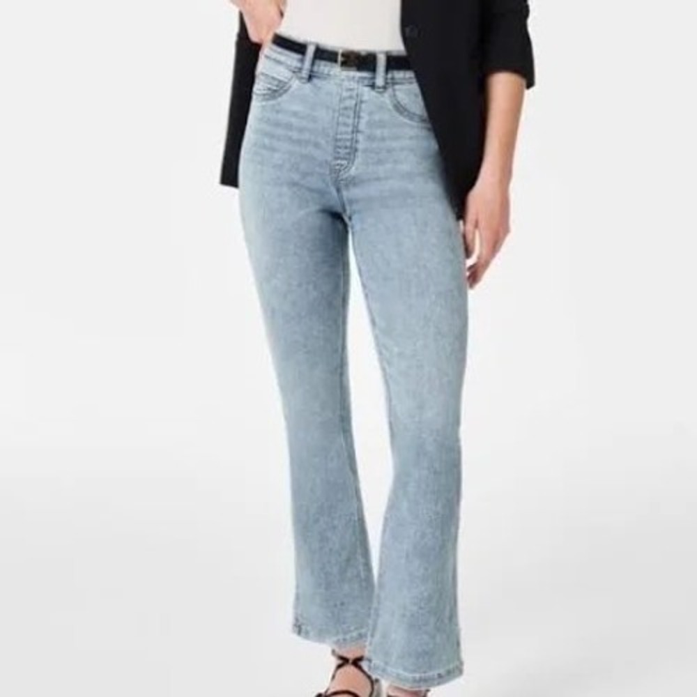 Spanx Kick Flare Pull On Jeans Indigo Sky
Size Medium Petite 1097JB